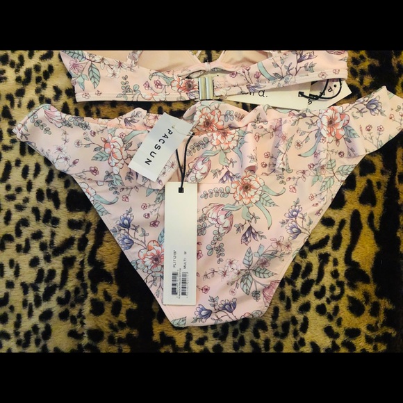 Loverbird -pink floral/ruffle Bikini - Picture 5 of 6